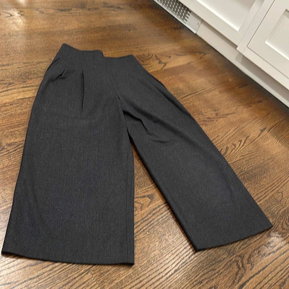 Club Monaco Grey wide leg crop pant